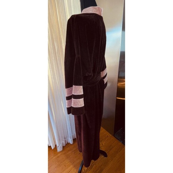 Vintage 70s bathrobe, chocolate brown velvet gender neutral, Pierre Cardin robe - Picture 5 of 10